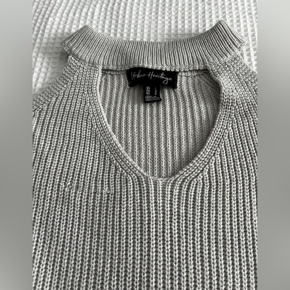 Gray open shoulder crew neck knit sweater - Picture 2 of 4